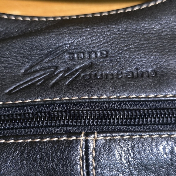 Stone Mountain Black Leather Crossbody Shoulder Bag - Picture 4 of 9